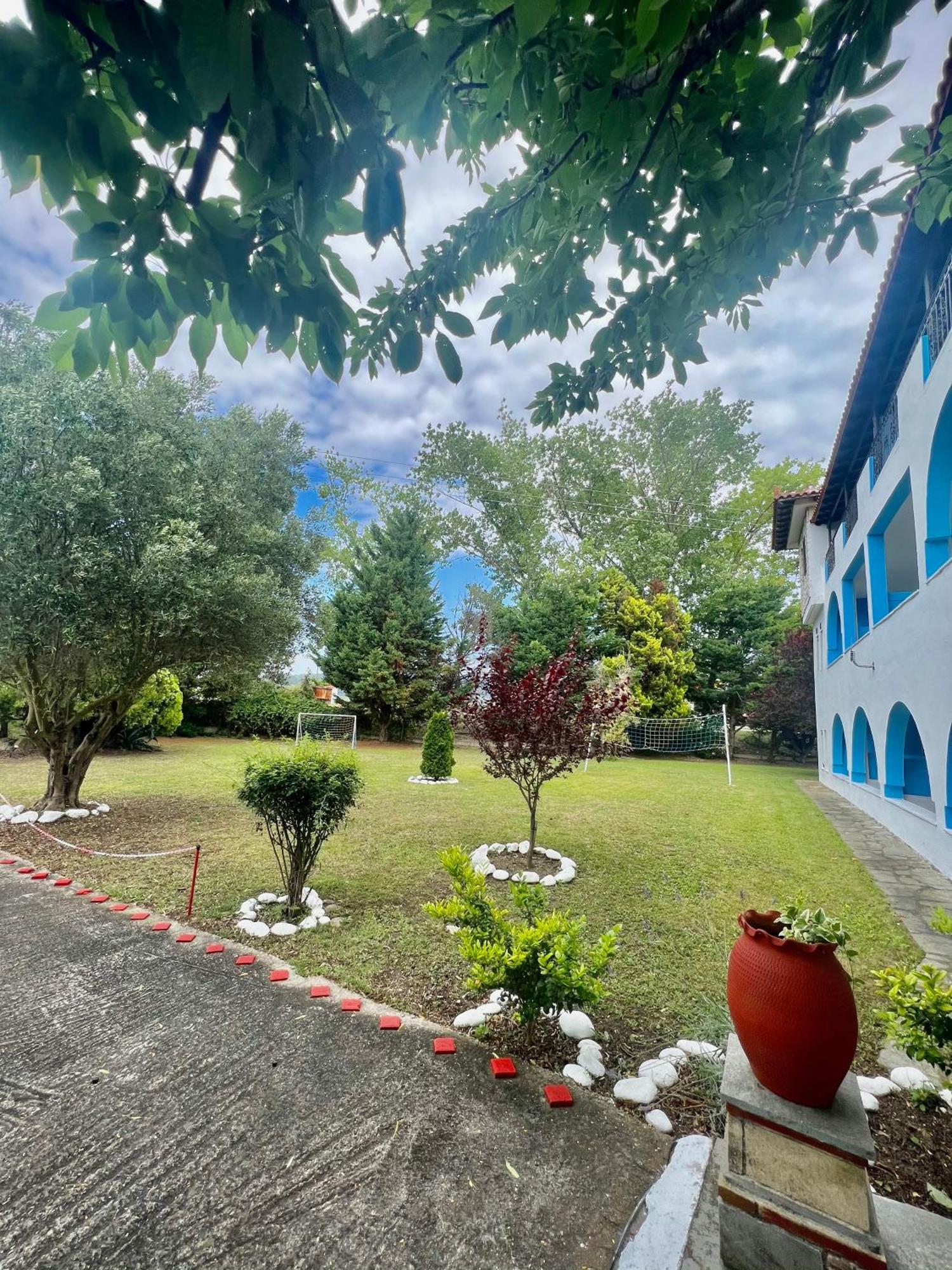Blue Garden Inn Fourka Exterior photo