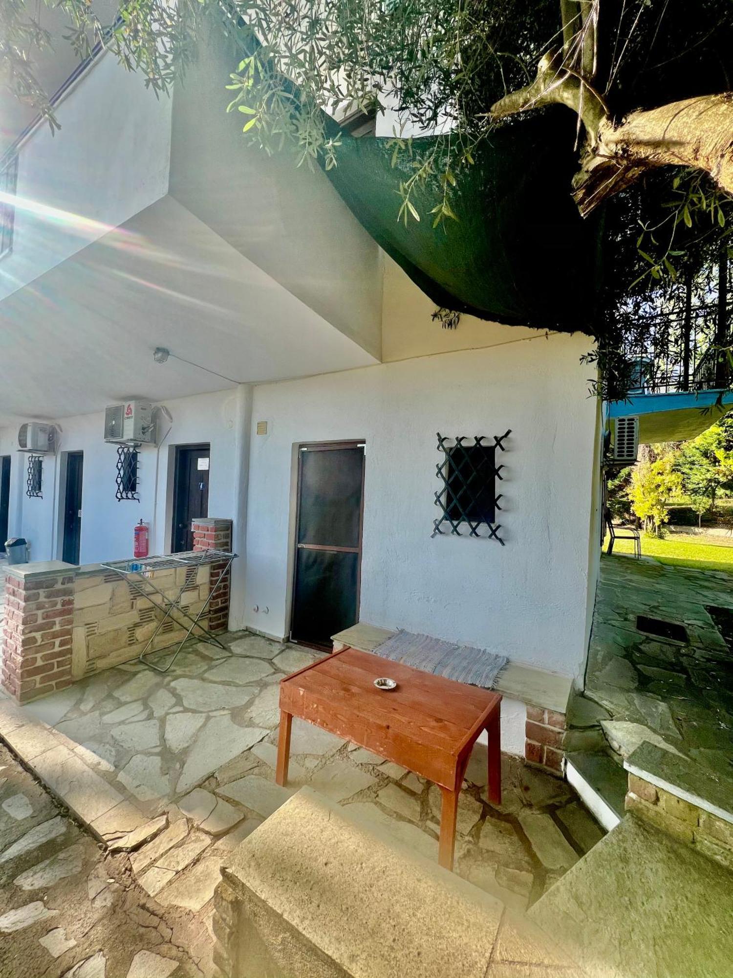 Blue Garden Inn Fourka Exterior photo