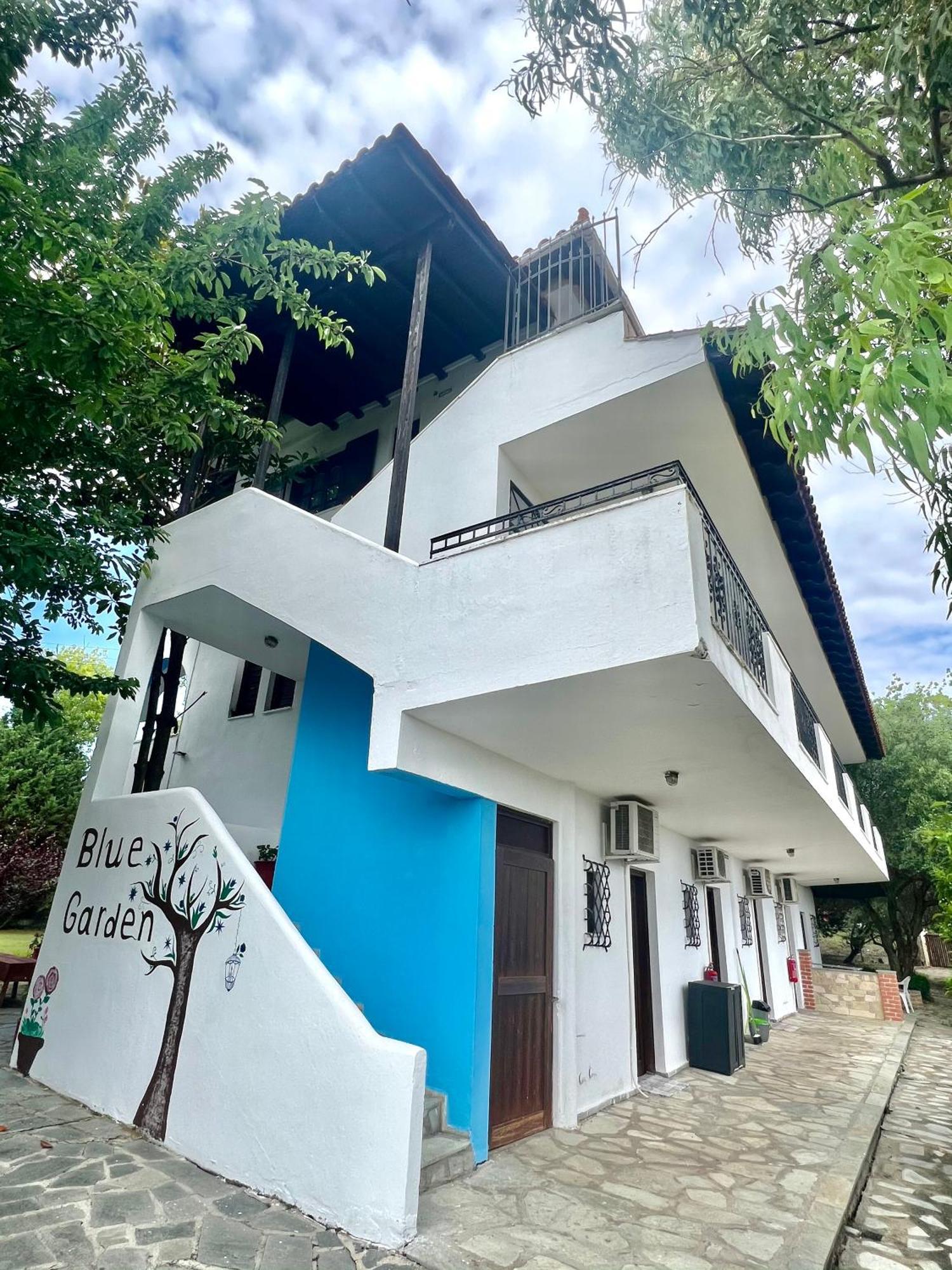 Blue Garden Inn Fourka Exterior photo