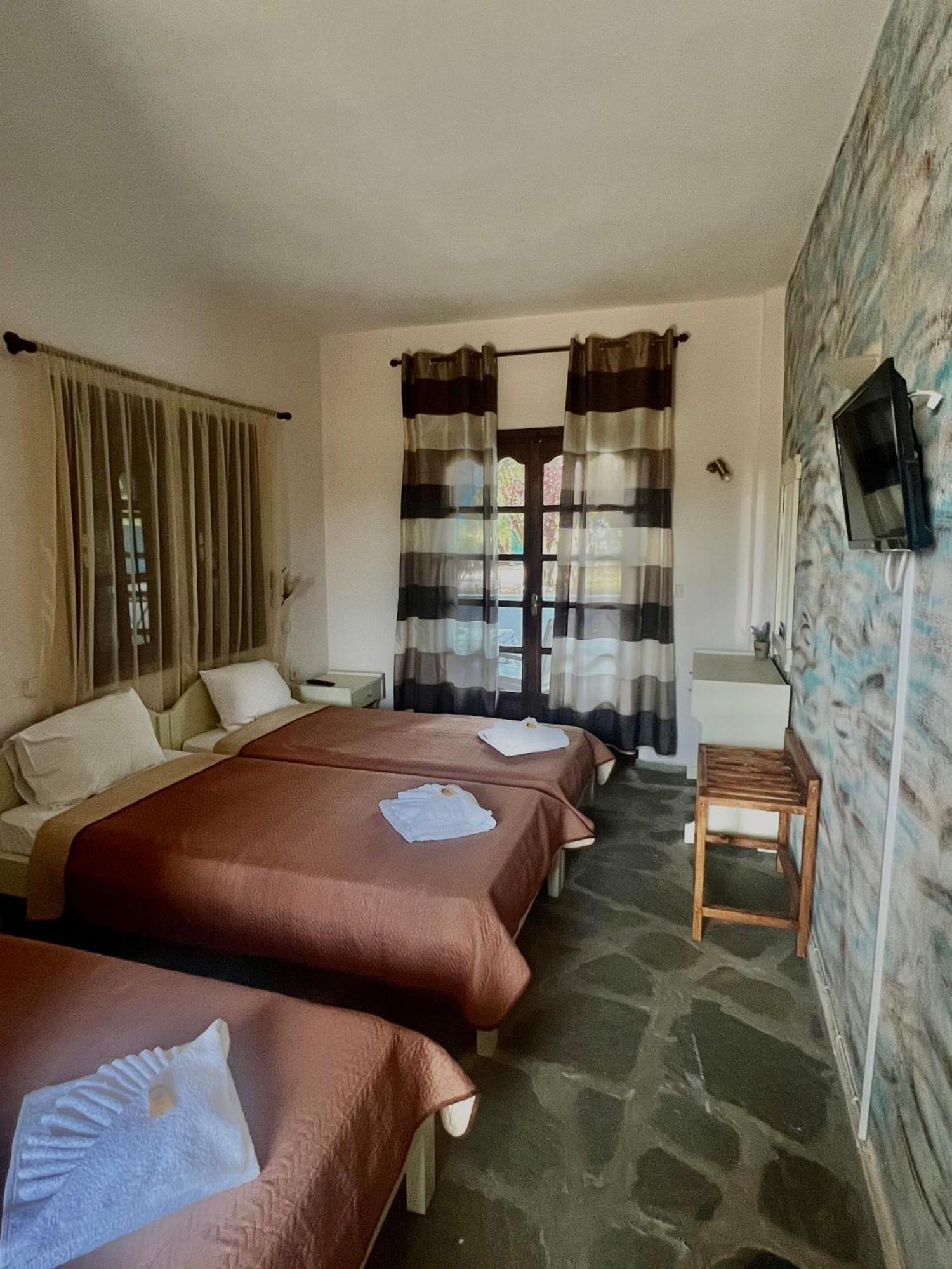 Blue Garden Inn Fourka Exterior photo